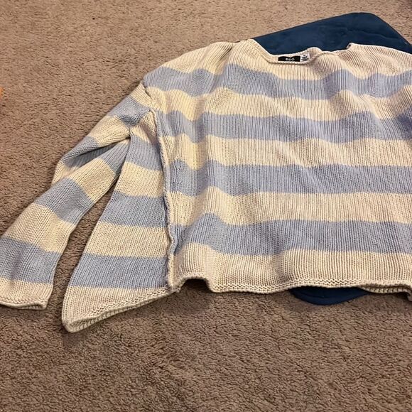 Bdg M sweater - Picture 2 of 7